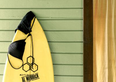 la kabane bungalow esprit robinson vue mer marie galante surf board